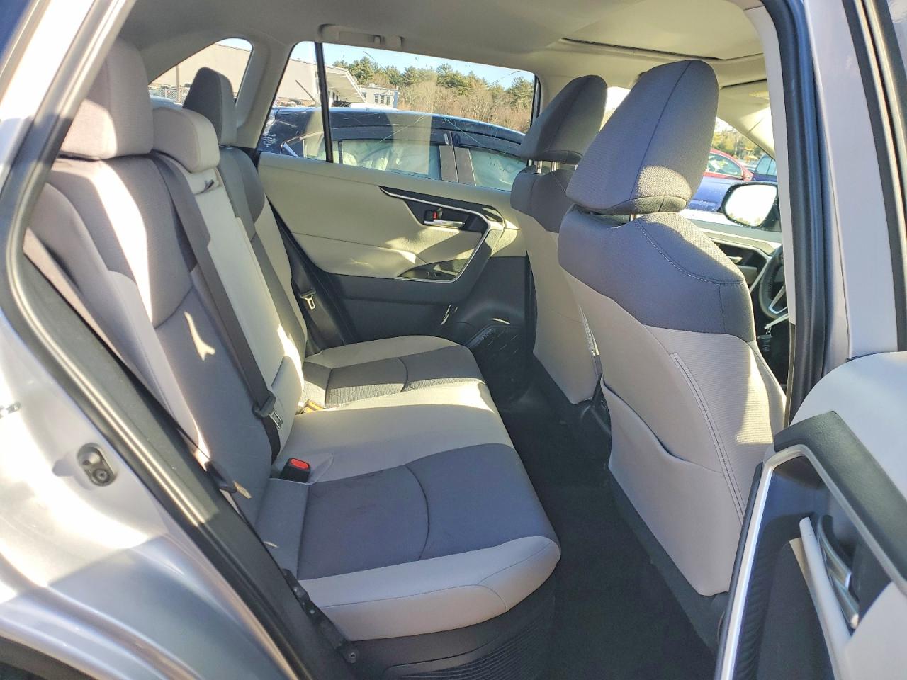 2024 TOYOTA RAV4 XLE photo 11