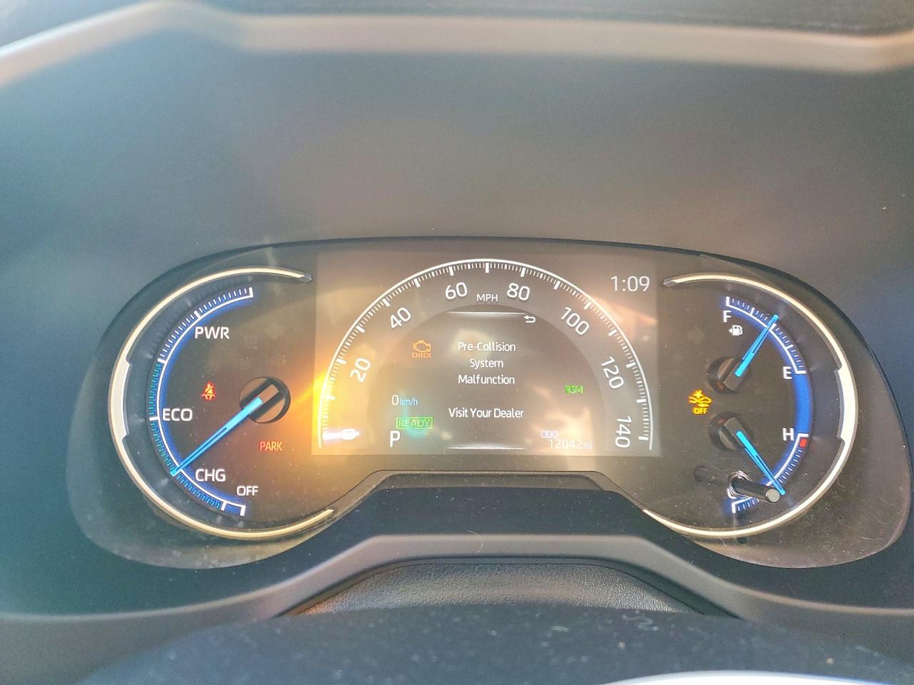 2024 TOYOTA RAV4 XLE photo 9