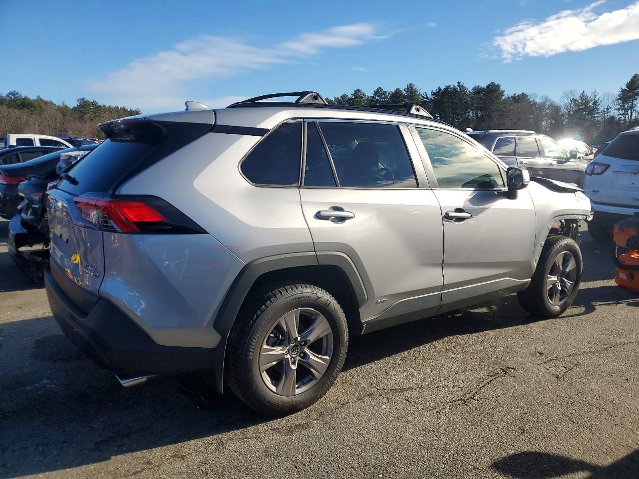 2024 TOYOTA RAV4 XLE photo 3