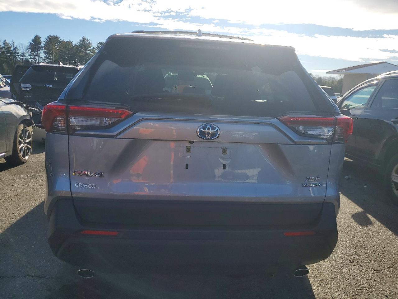 2024 TOYOTA RAV4 XLE photo 6