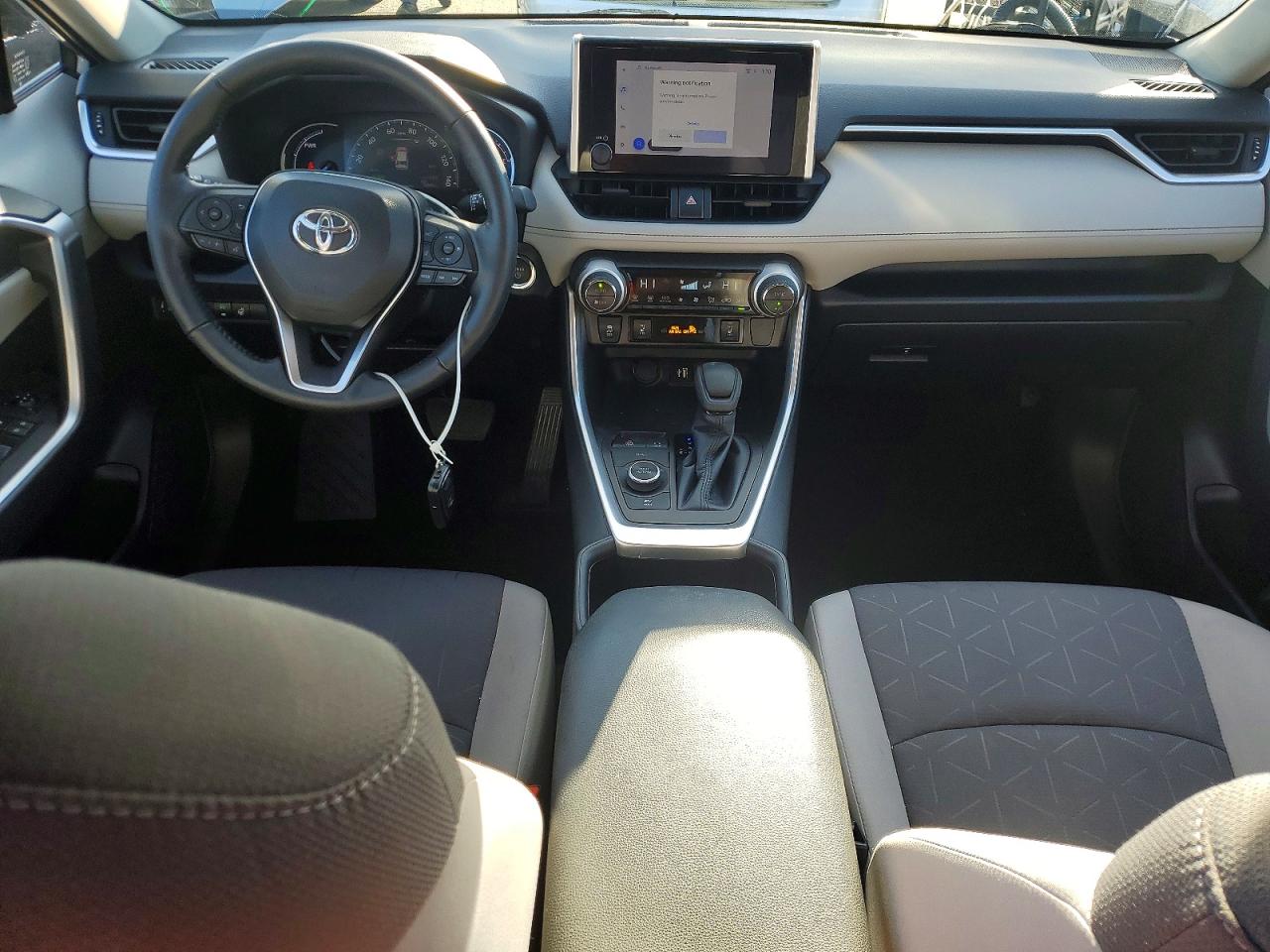 2024 TOYOTA RAV4 XLE photo 8