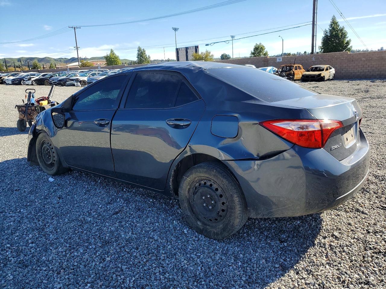 2017 TOYOTA COROLLA L photo 2