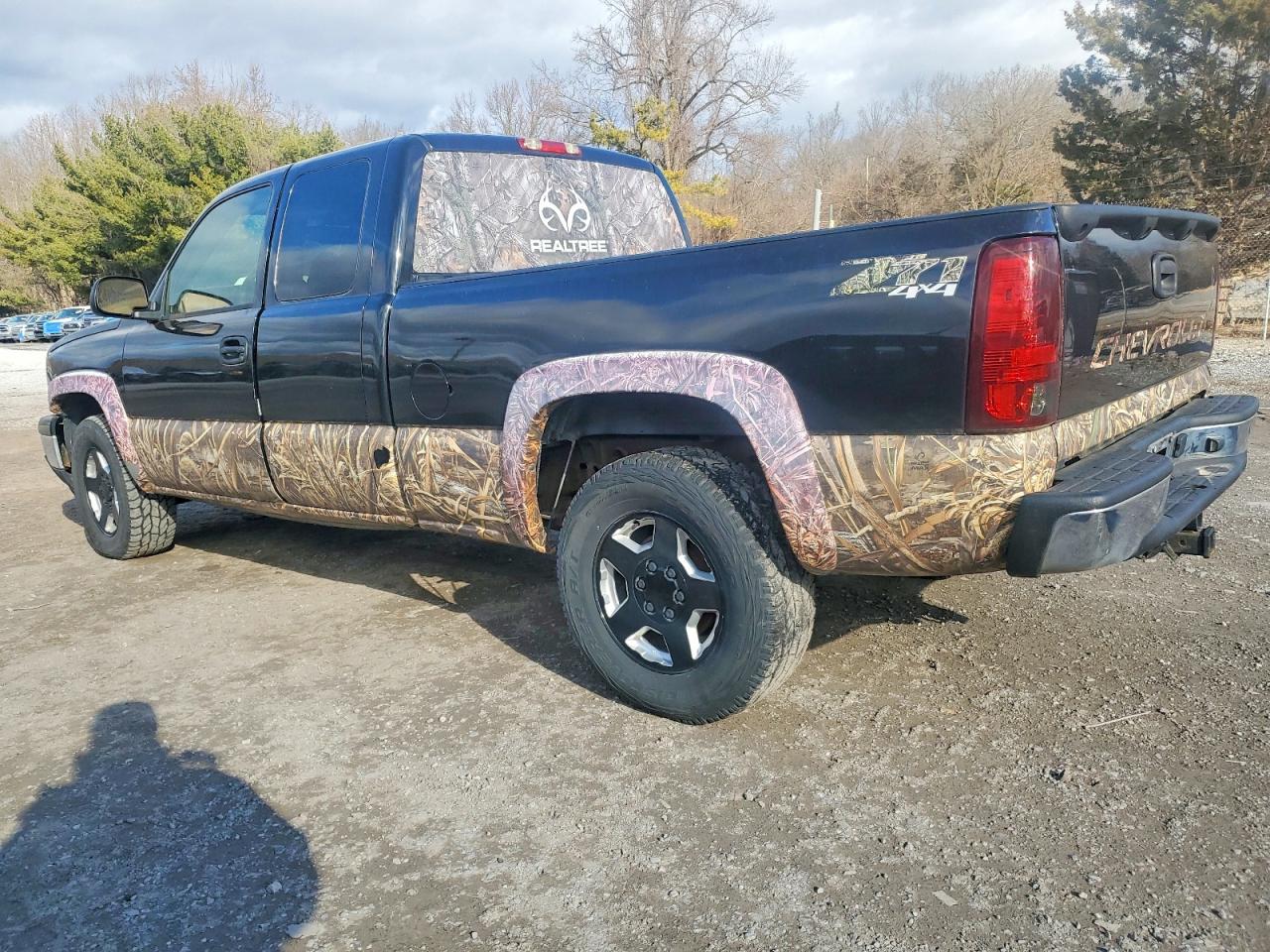 2005 CHEVROLET SILVERADO K1500 photo 2