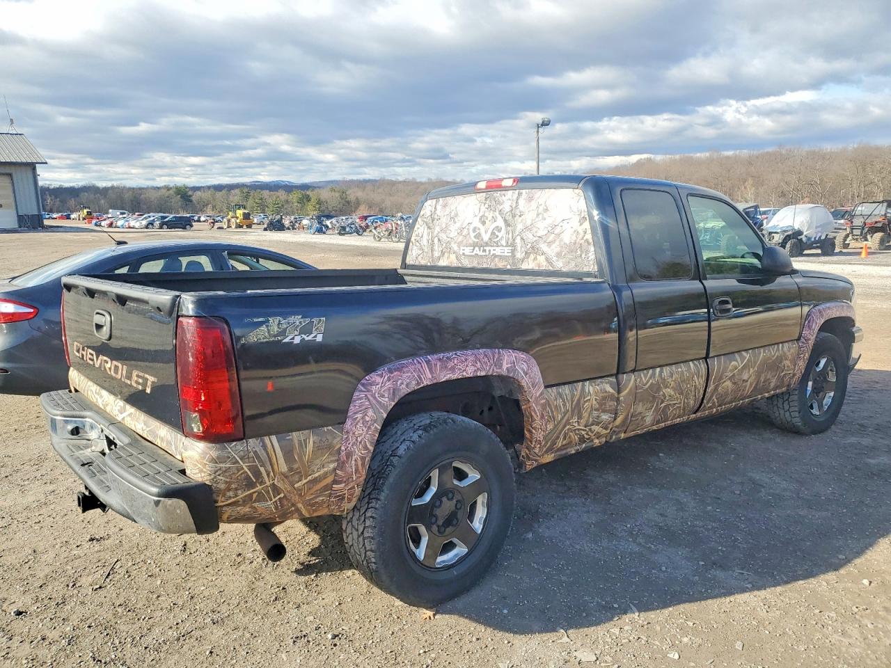 2005 CHEVROLET SILVERADO K1500 photo 3