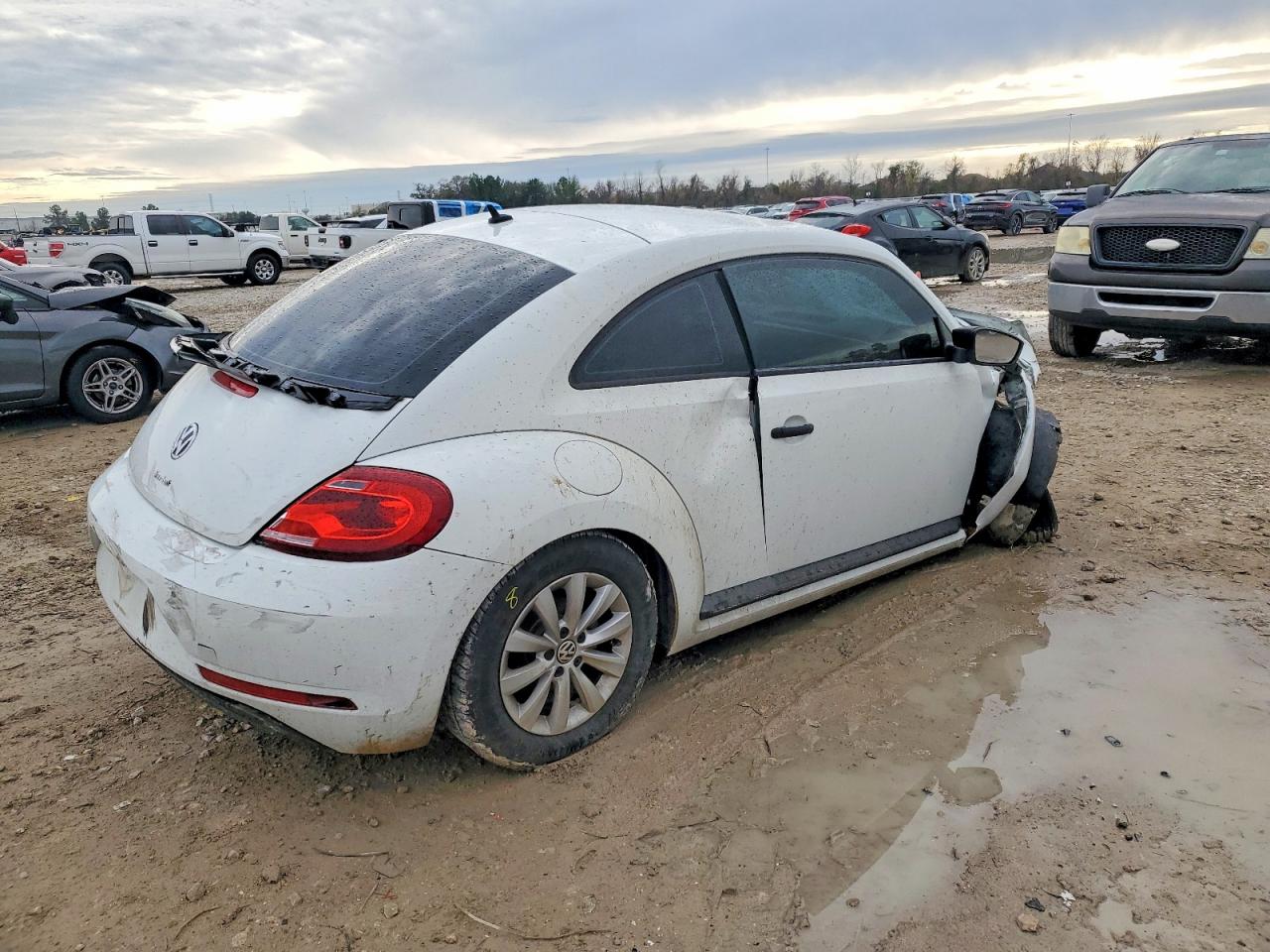 2017 VOLKSWAGEN BEETLE 1.8T photo 3