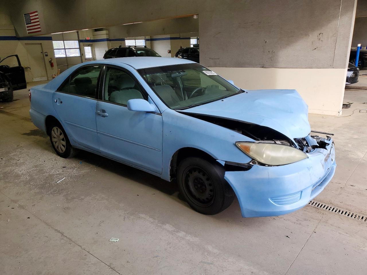 2005 TOYOTA CAMRY LE photo 4