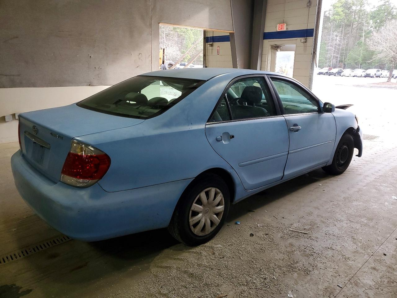 2005 TOYOTA CAMRY LE photo 3
