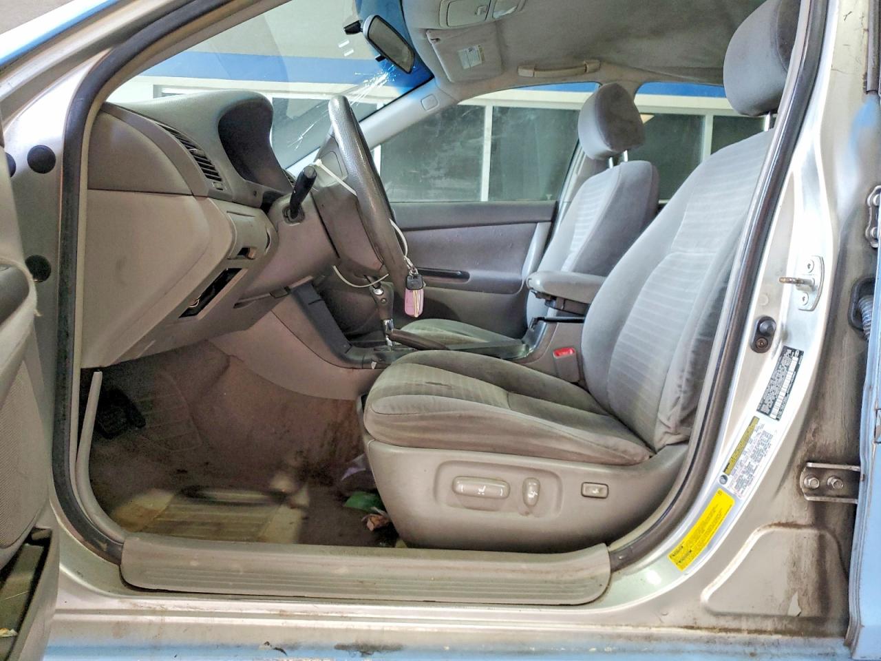2005 TOYOTA CAMRY LE photo 7