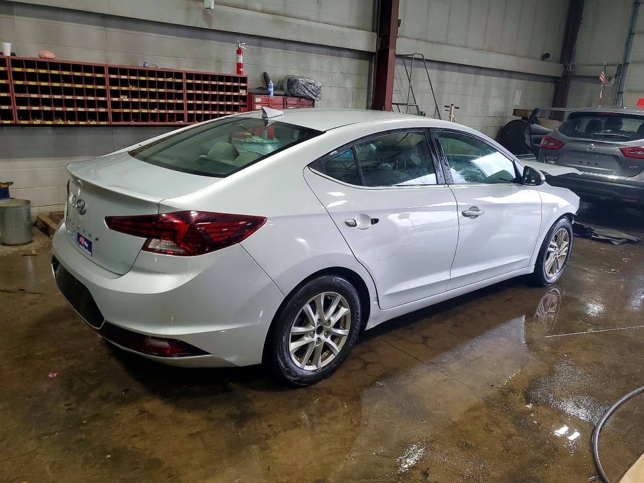 2019 HYUNDAI ELANTRA SEL photo 3