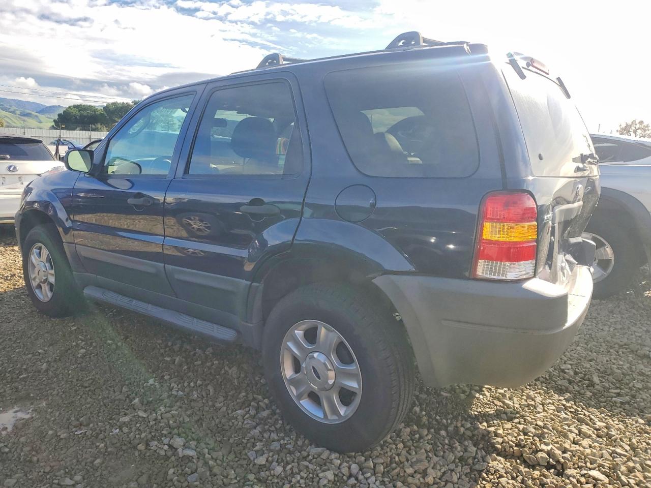 2003 FORD ESCAPE XLT photo 2