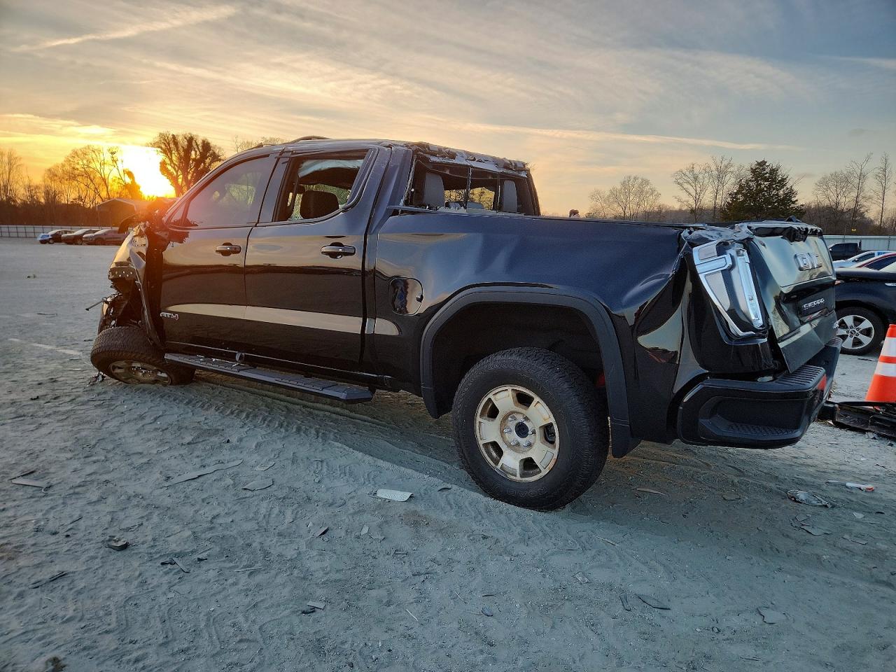 2021 GMC SIERRA K1500 AT4 photo 2