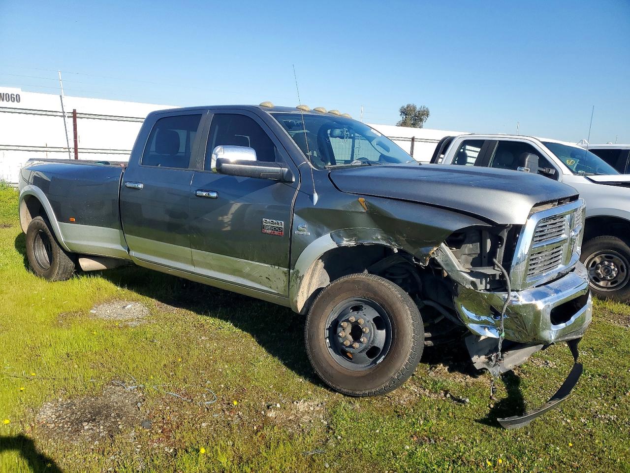 2012 DODGE RAM 3500 LARAMIE photo 4