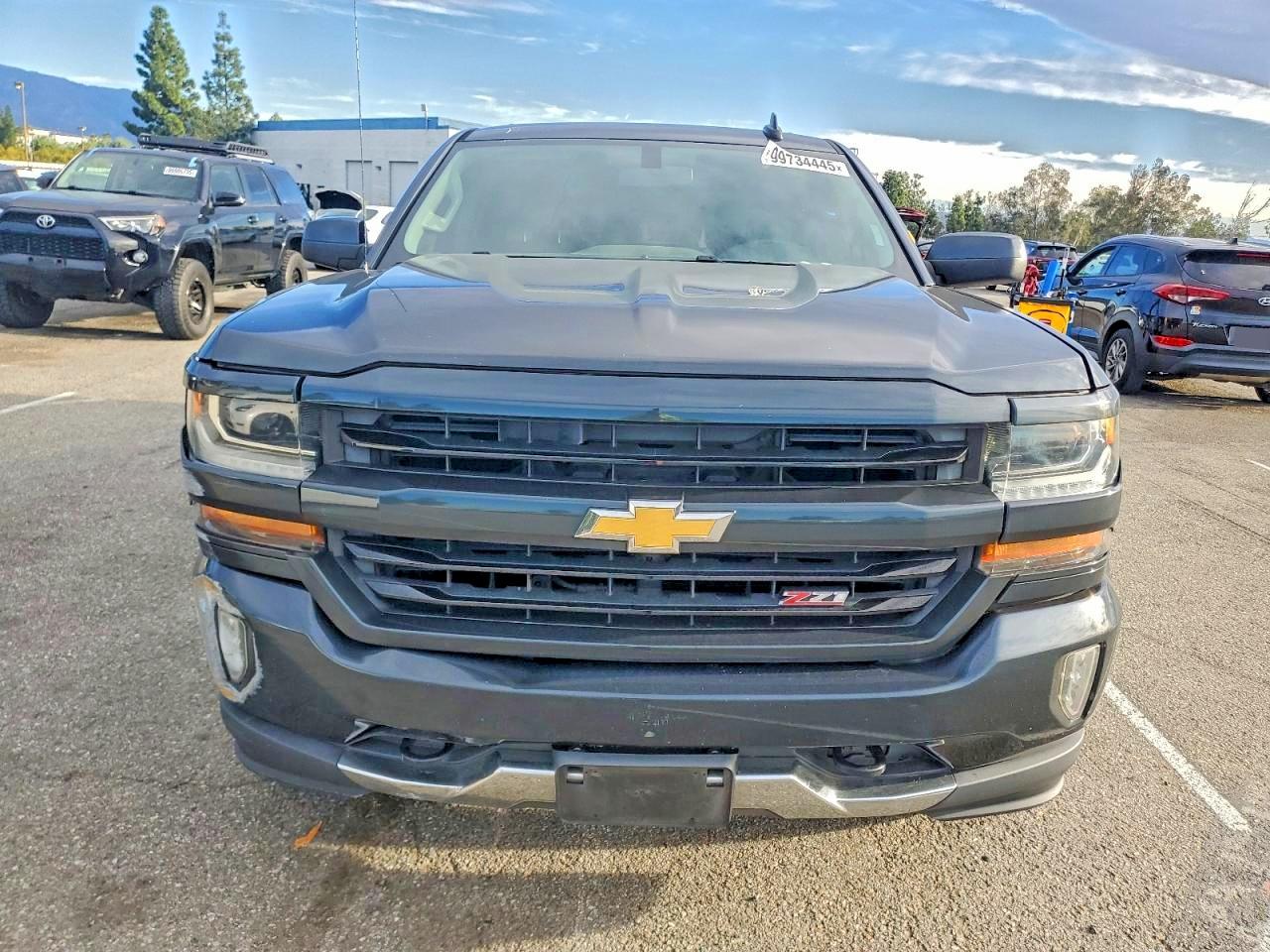 2017 CHEVROLET SILVERADO K1500 LT photo 5