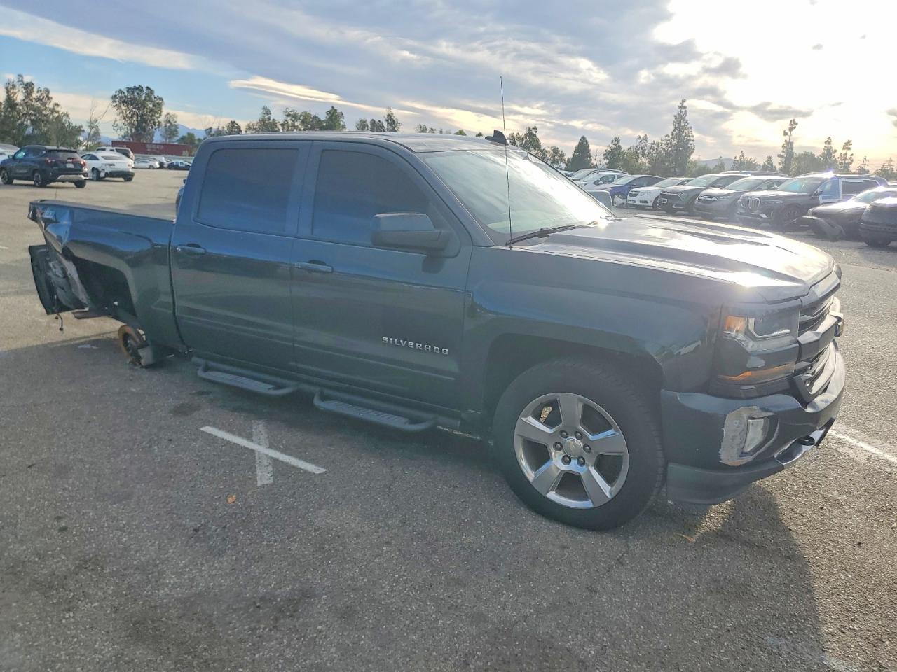 2017 CHEVROLET SILVERADO K1500 LT photo 4