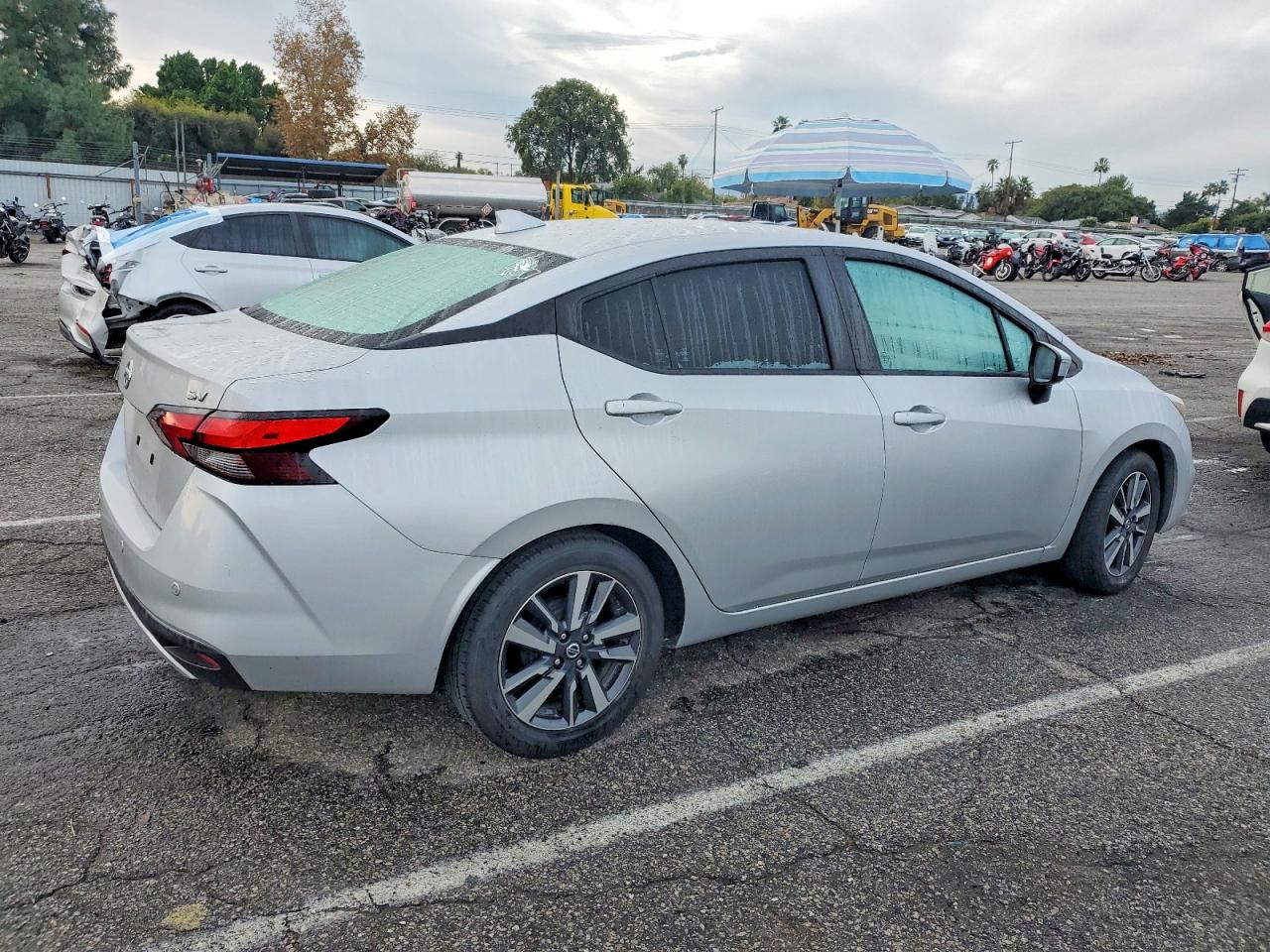 2021 NISSAN VERSA SV photo 3