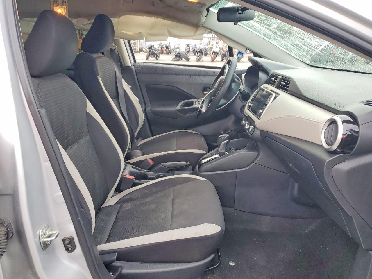 2021 NISSAN VERSA SV photo 7
