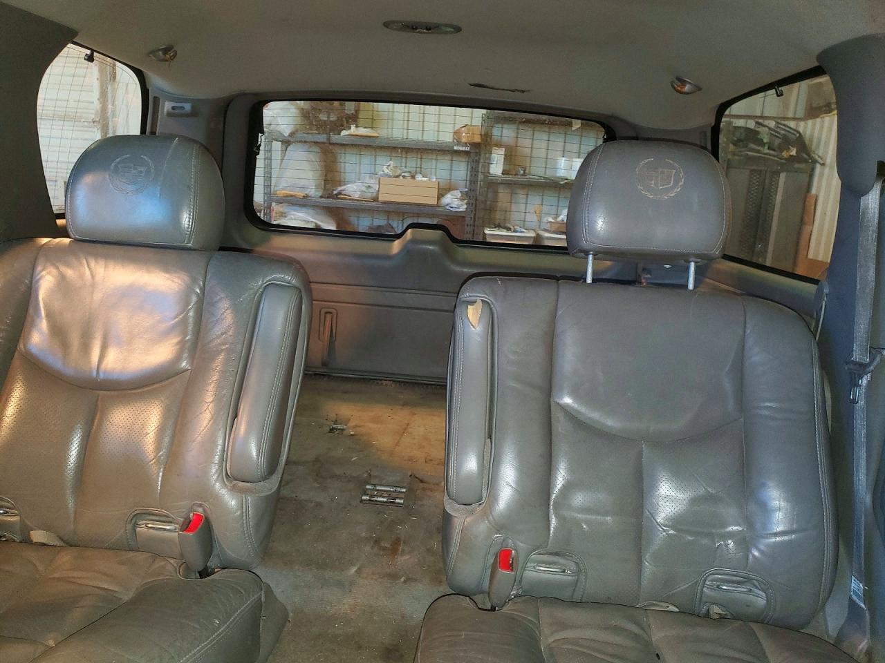 2004 CADILLAC ESCALADE LUXURY photo 10