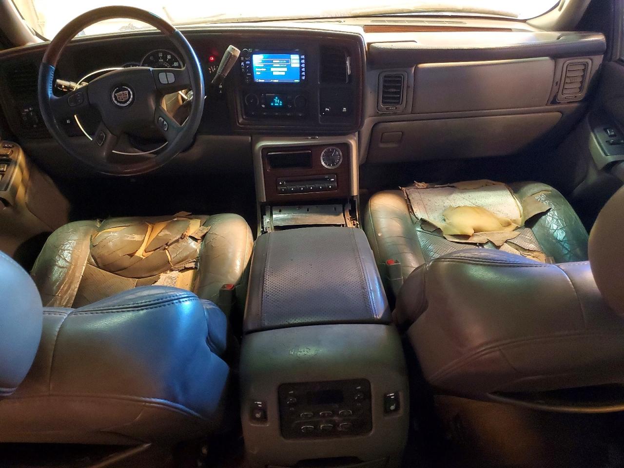 2004 CADILLAC ESCALADE LUXURY photo 8