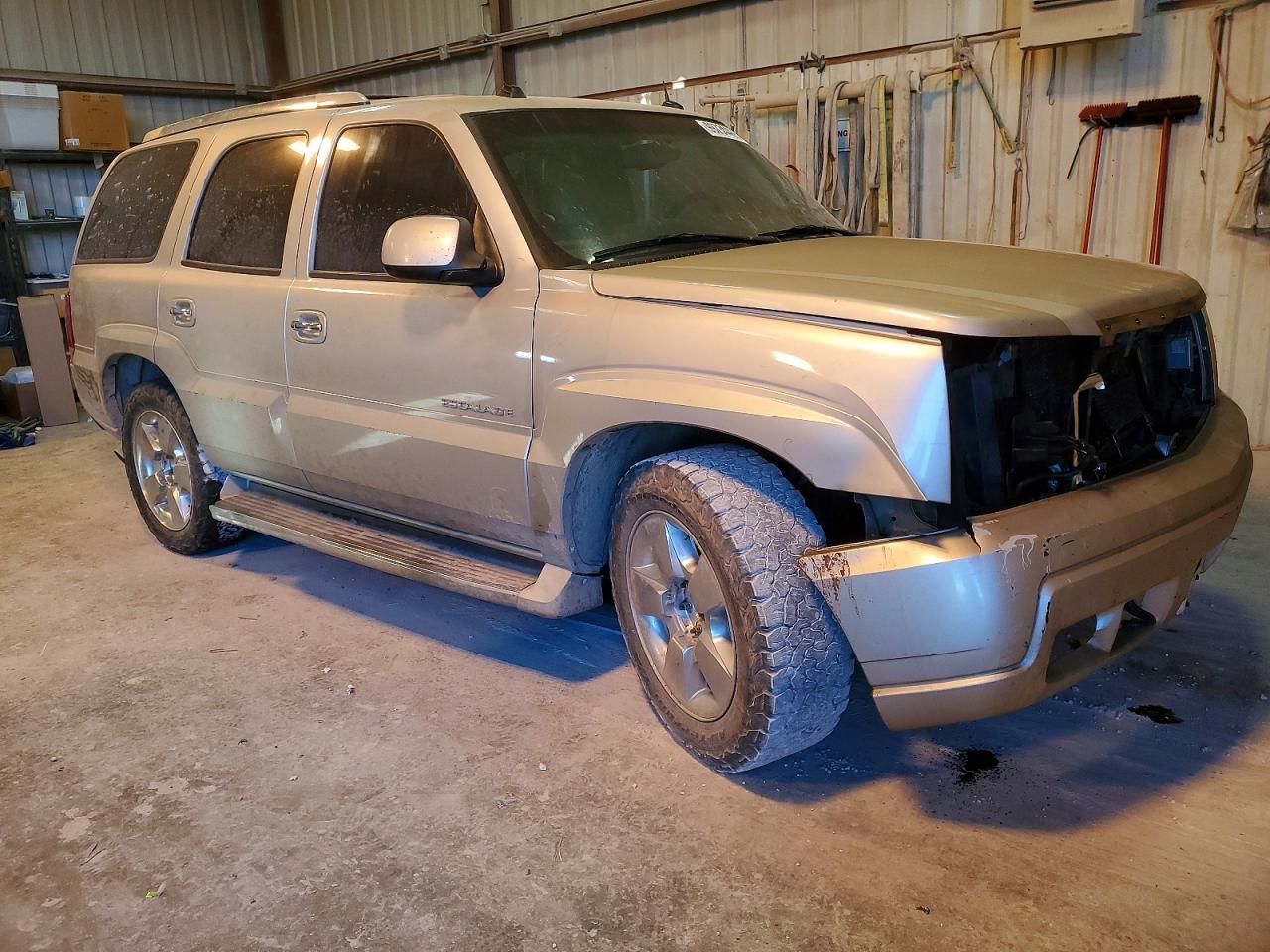 2004 CADILLAC ESCALADE LUXURY photo 4