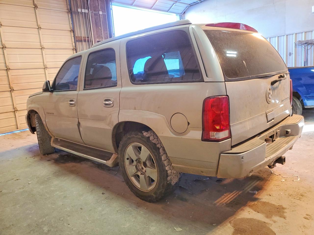 2004 CADILLAC ESCALADE LUXURY photo 2