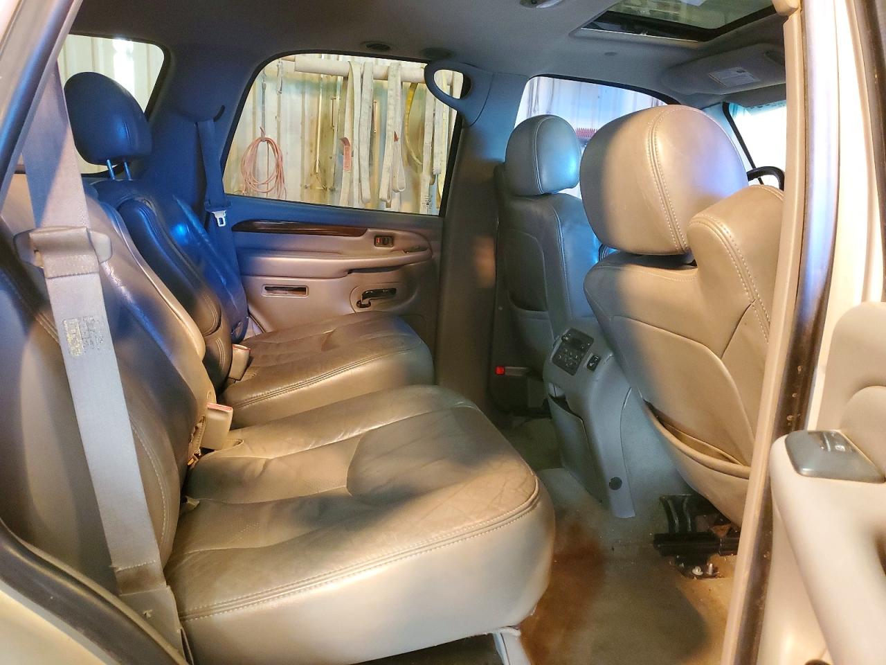 2004 CADILLAC ESCALADE LUXURY photo 11
