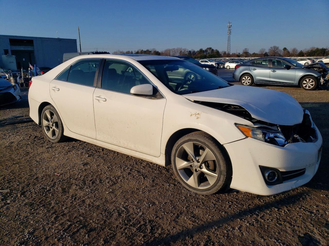 2014 TOYOTA CAMRY L photo 4