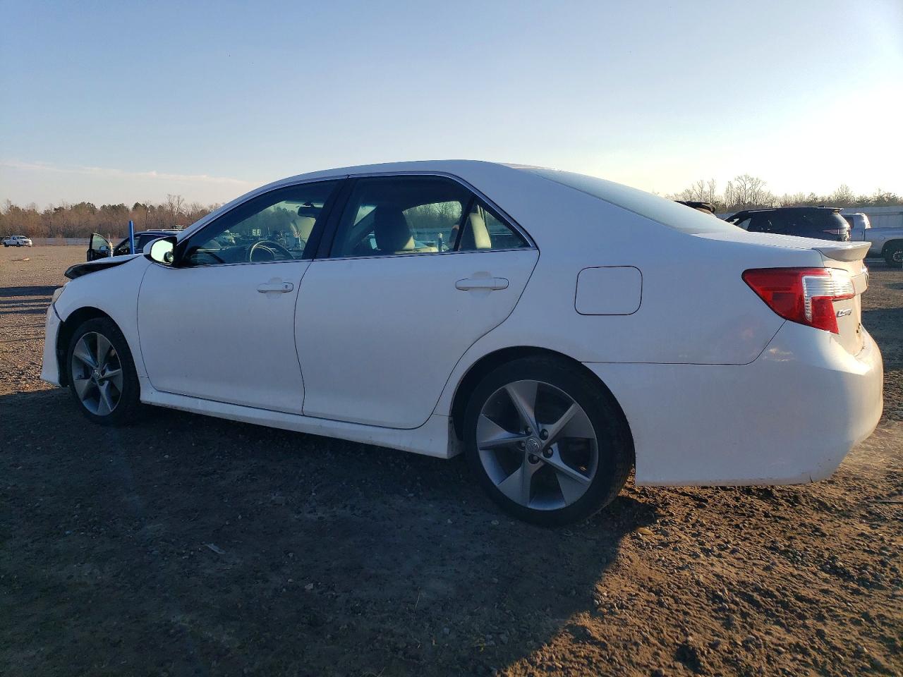 2014 TOYOTA CAMRY L photo 2