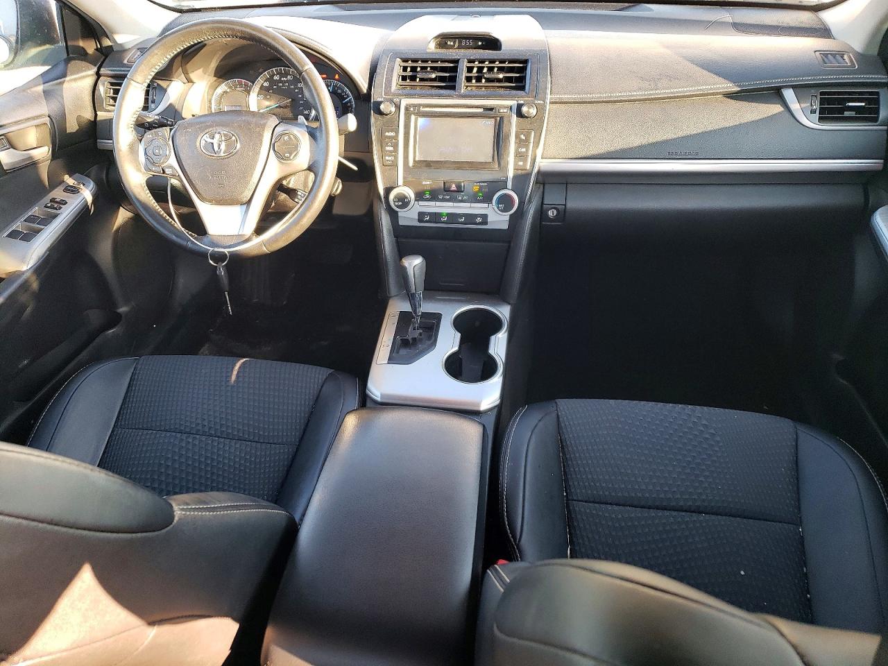 2014 TOYOTA CAMRY L photo 8