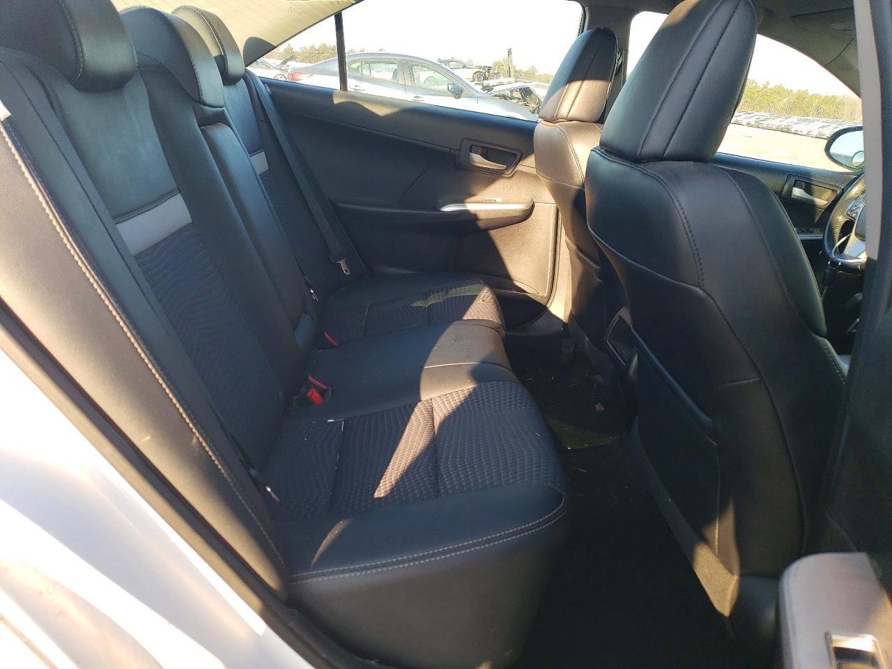 2014 TOYOTA CAMRY L photo 10