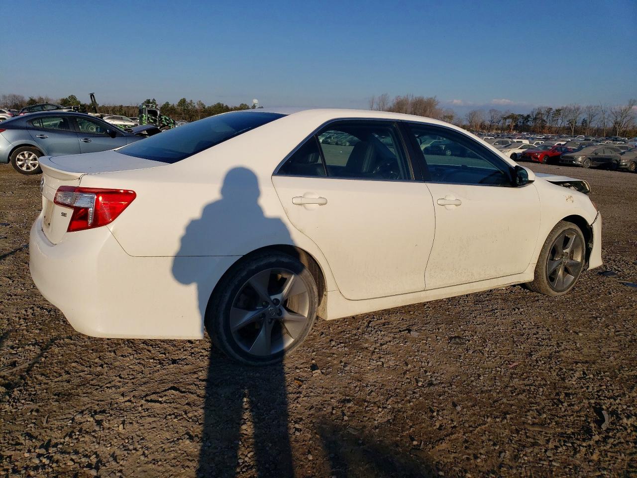 2014 TOYOTA CAMRY L photo 3