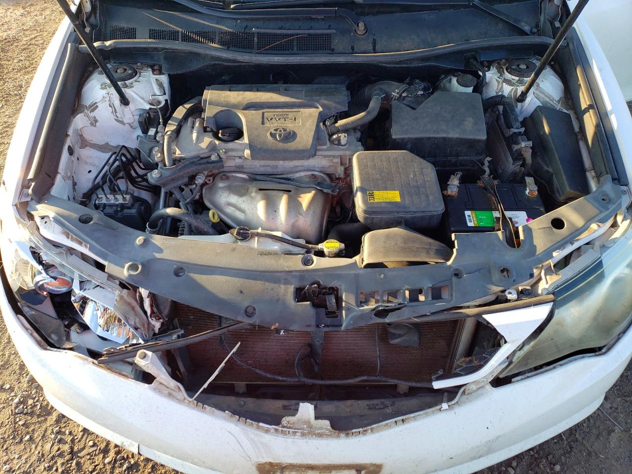 2014 TOYOTA CAMRY L photo 11
