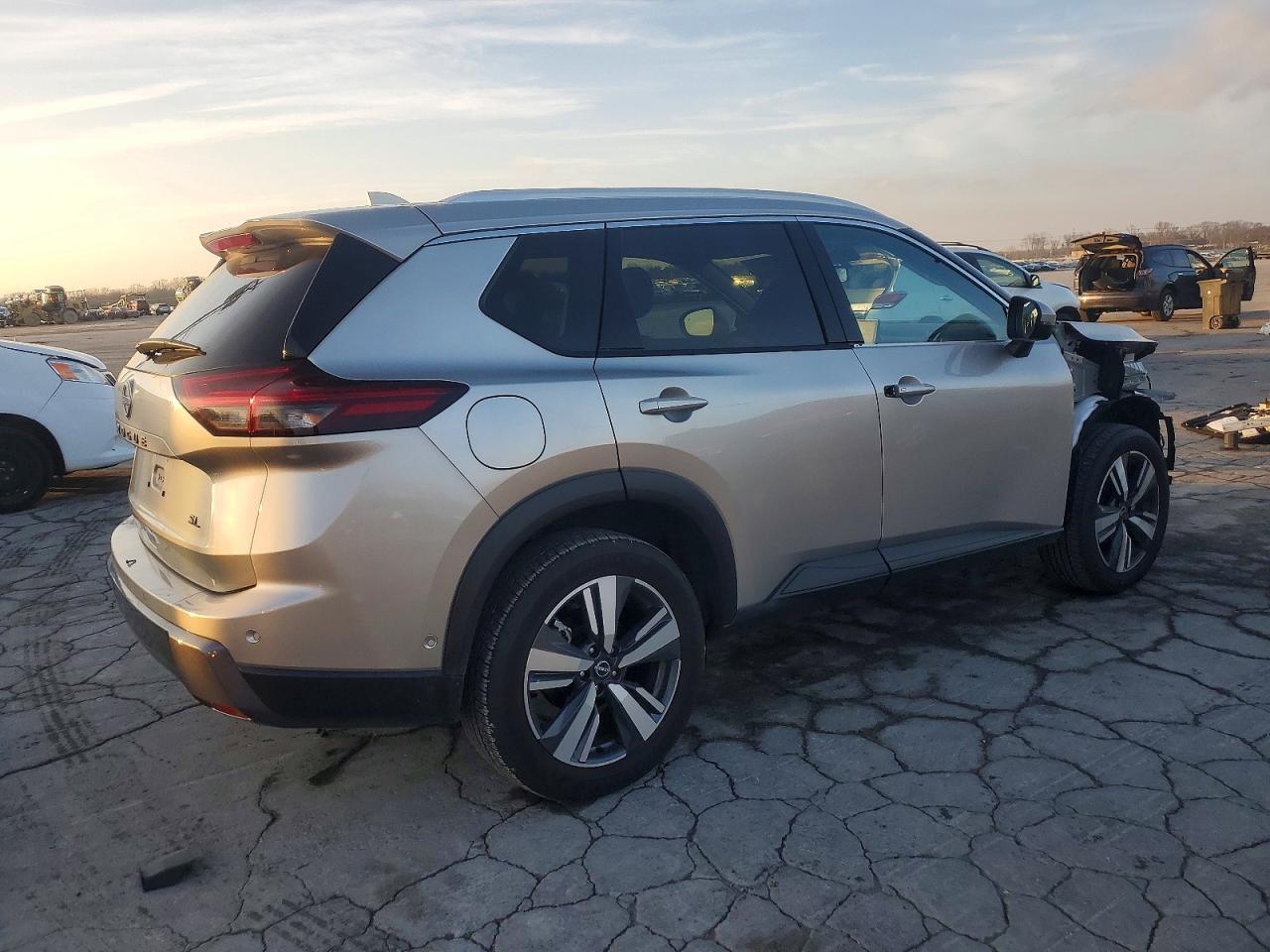 2025 NISSAN ROGUE SL photo 3