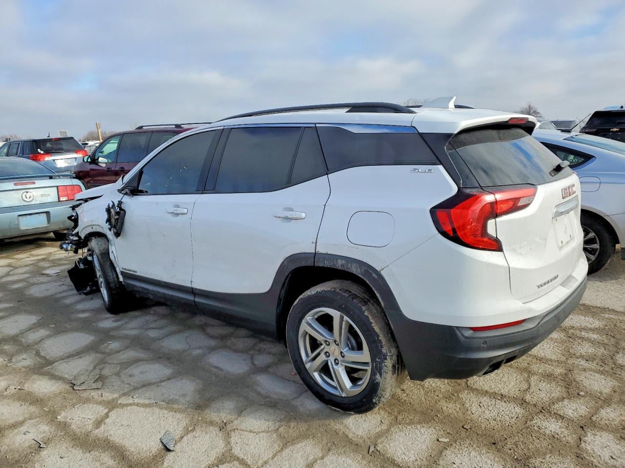 2018 GMC TERRAIN SLE photo 2
