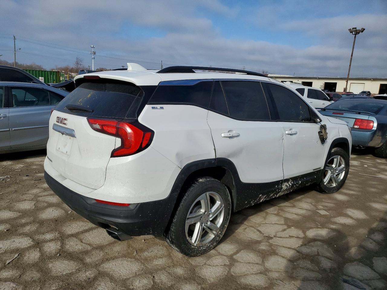 2018 GMC TERRAIN SLE photo 3