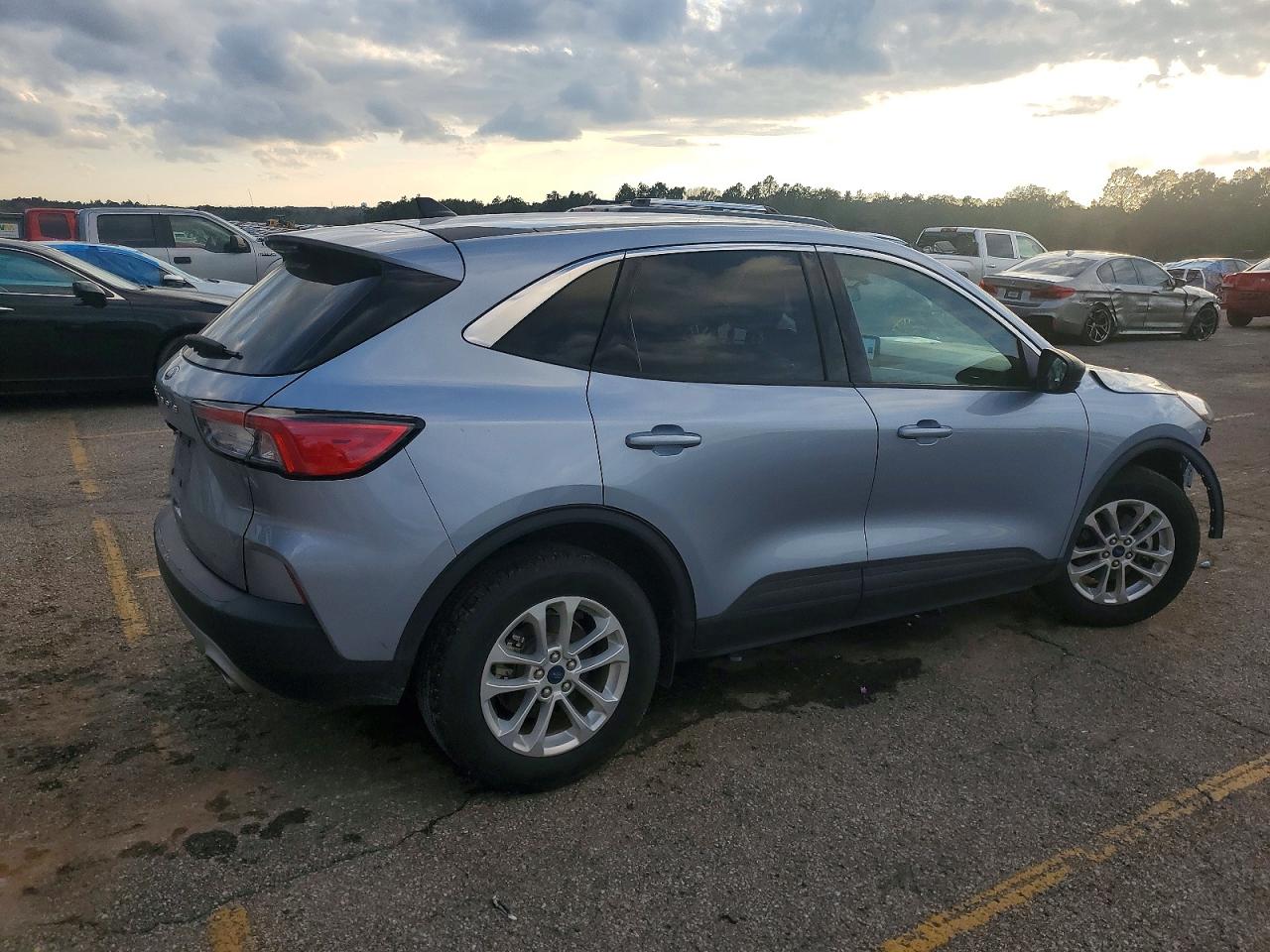 2022 FORD ESCAPE SE photo 3