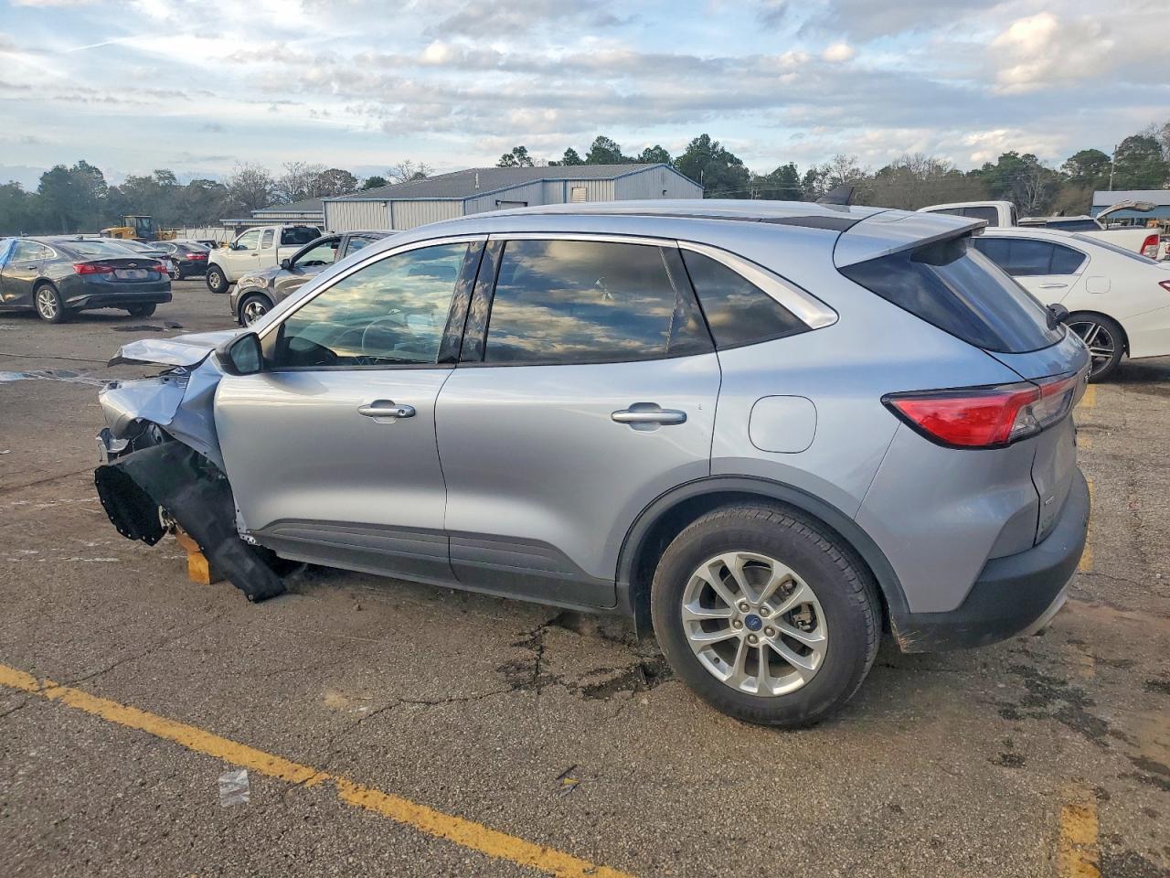2022 FORD ESCAPE SE photo 2