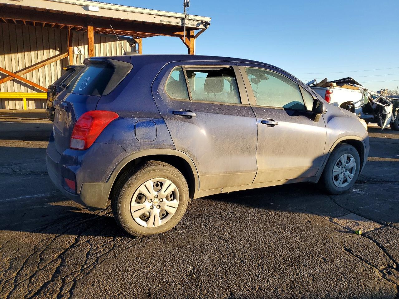 2017 CHEVROLET TRAX LS photo 3