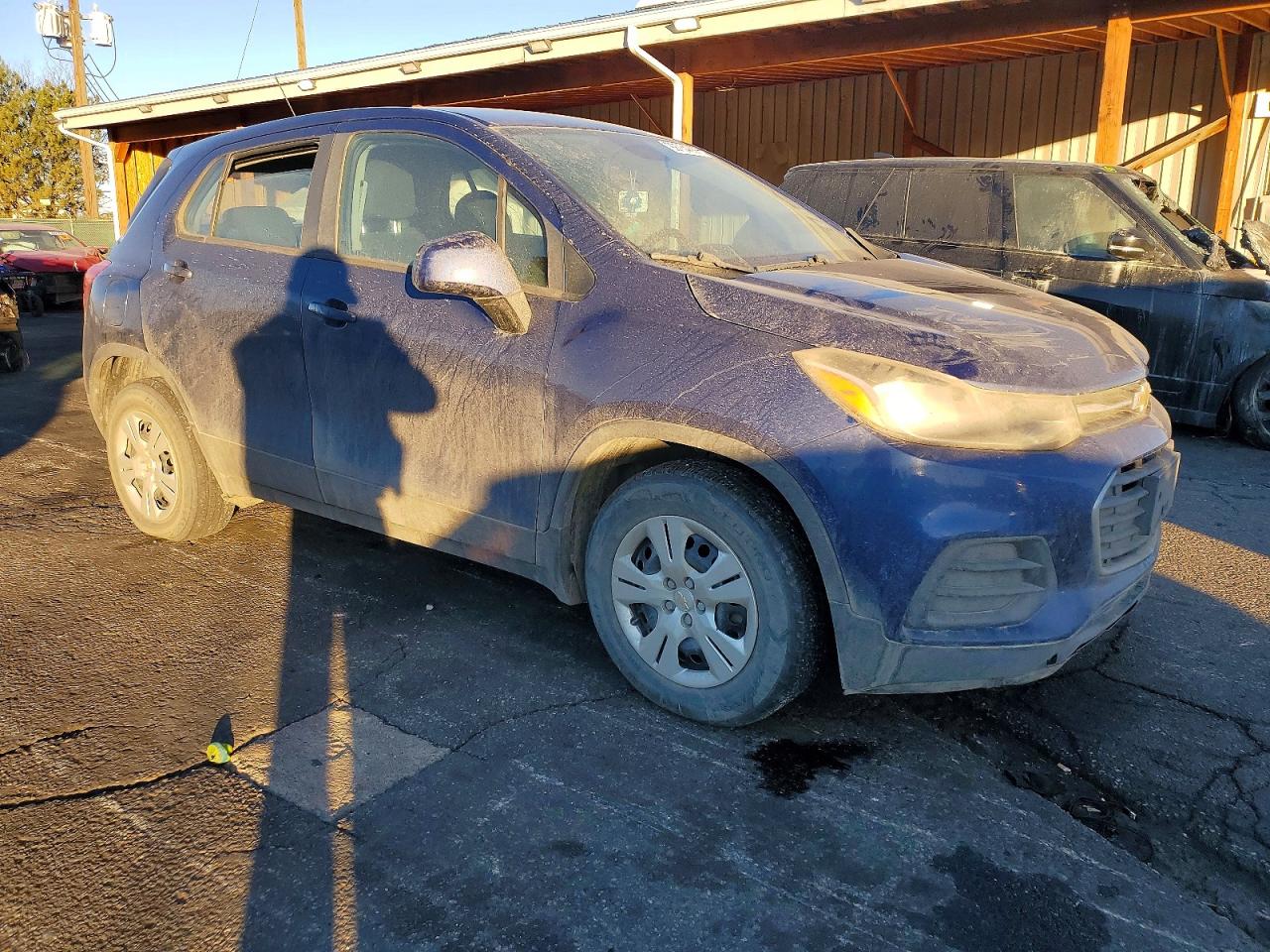 2017 CHEVROLET TRAX LS photo 4