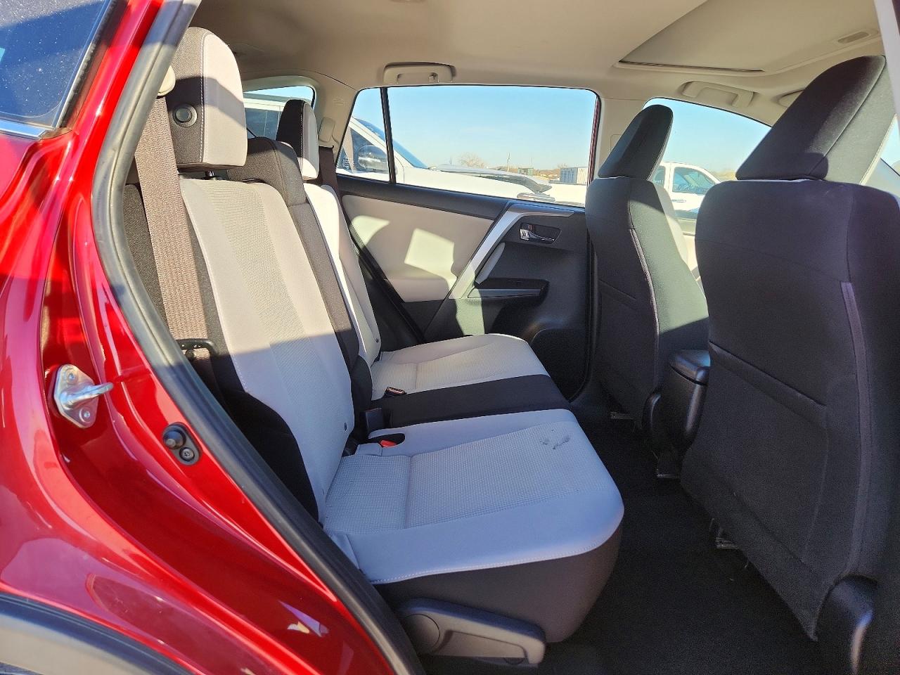 2016 TOYOTA RAV4 XLE photo 11