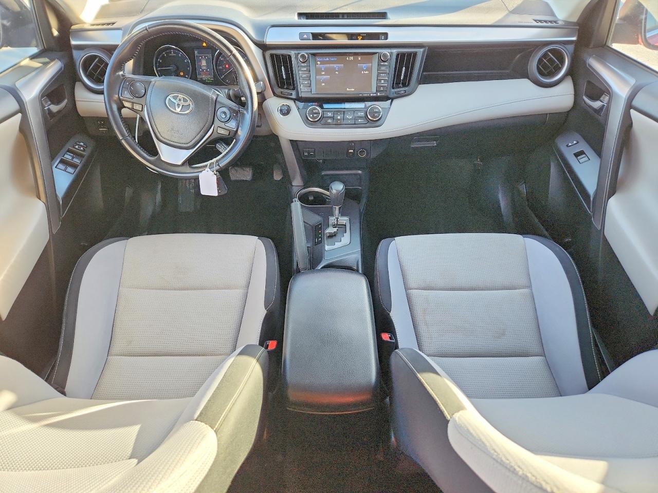 2016 TOYOTA RAV4 XLE photo 8
