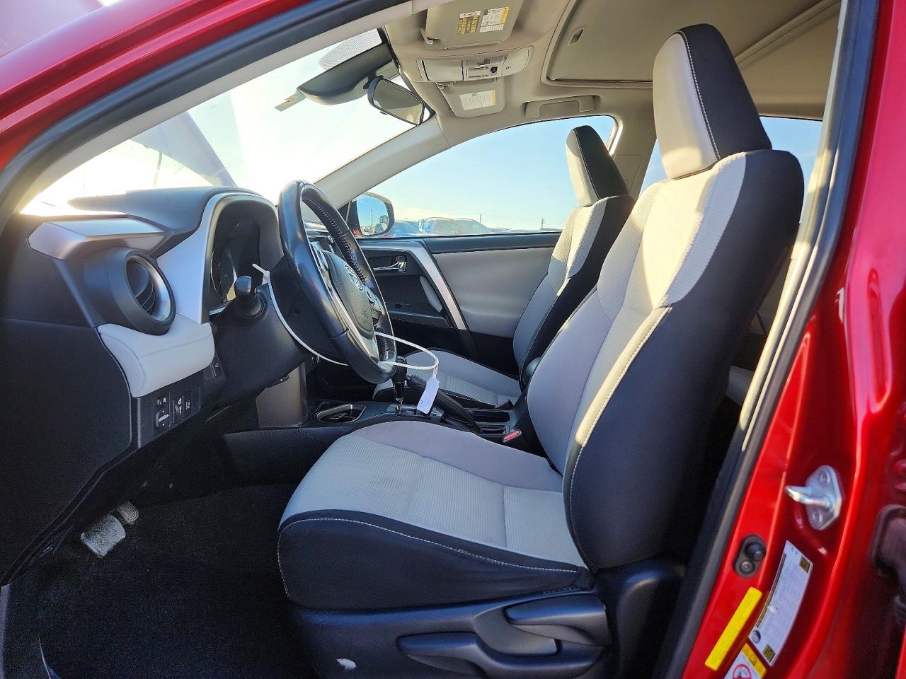 2016 TOYOTA RAV4 XLE photo 7