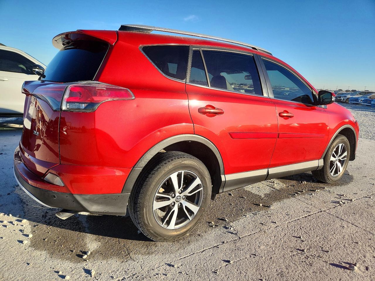 2016 TOYOTA RAV4 XLE photo 3
