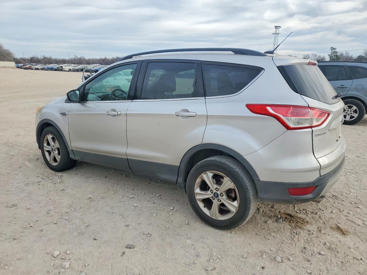 2015 FORD ESCAPE SE photo 2
