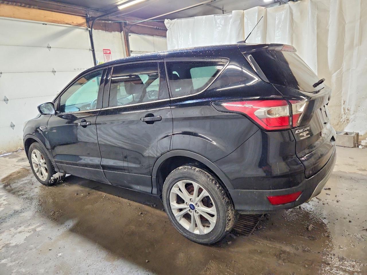 2017 FORD ESCAPE SE photo 2