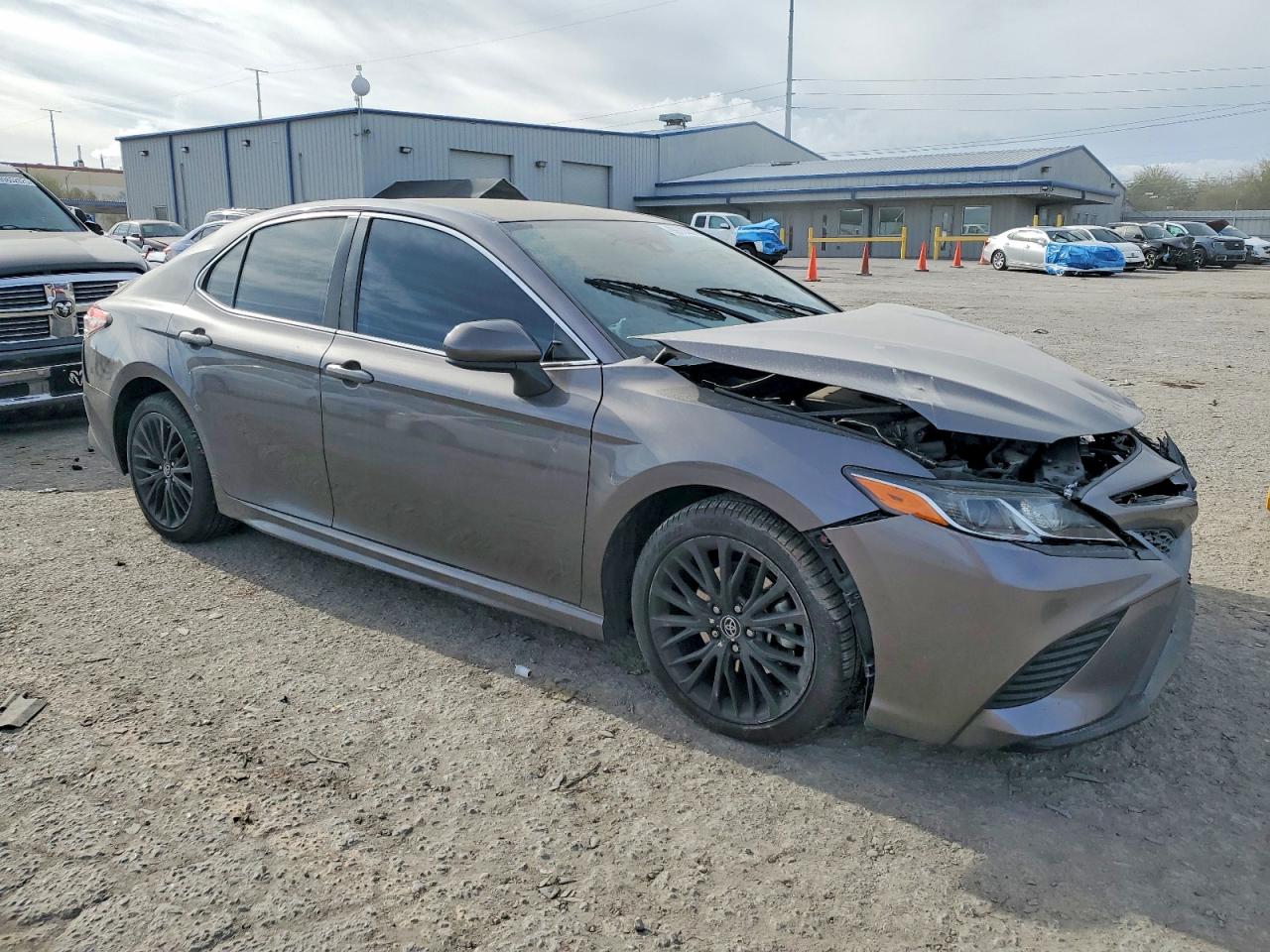 2019 TOYOTA CAMRY photo 10