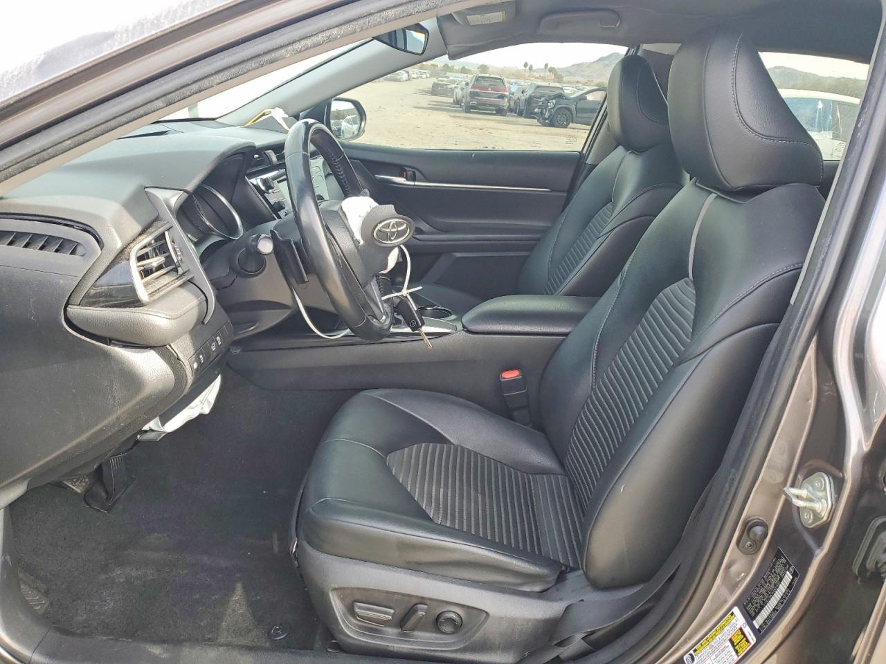 2019 TOYOTA CAMRY photo 19