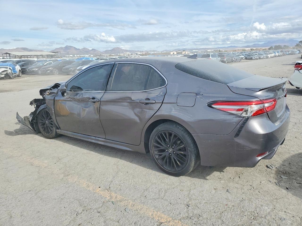 2019 TOYOTA CAMRY photo 4