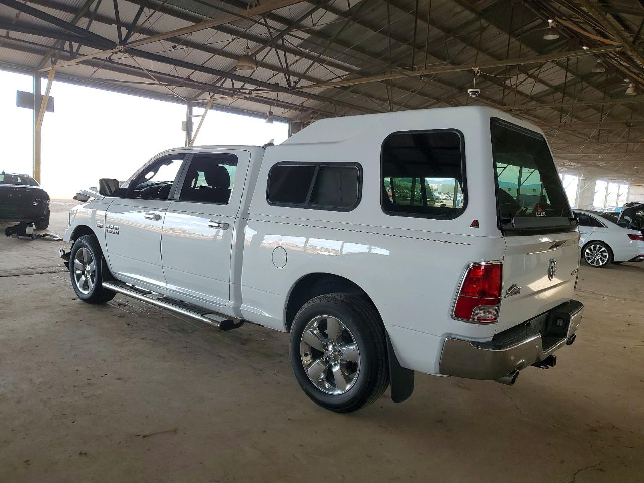 2015 RAM 1500 SLT photo 2