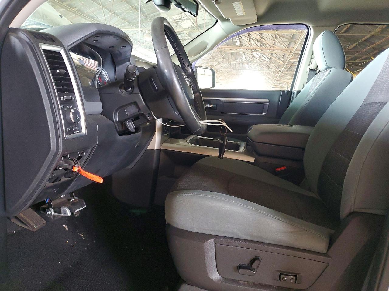 2015 RAM 1500 SLT photo 7