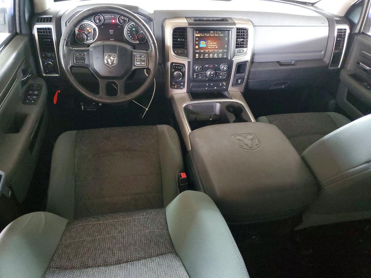 2015 RAM 1500 SLT photo 8
